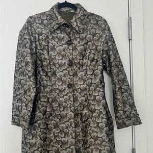 Elegant women’s quilted coat